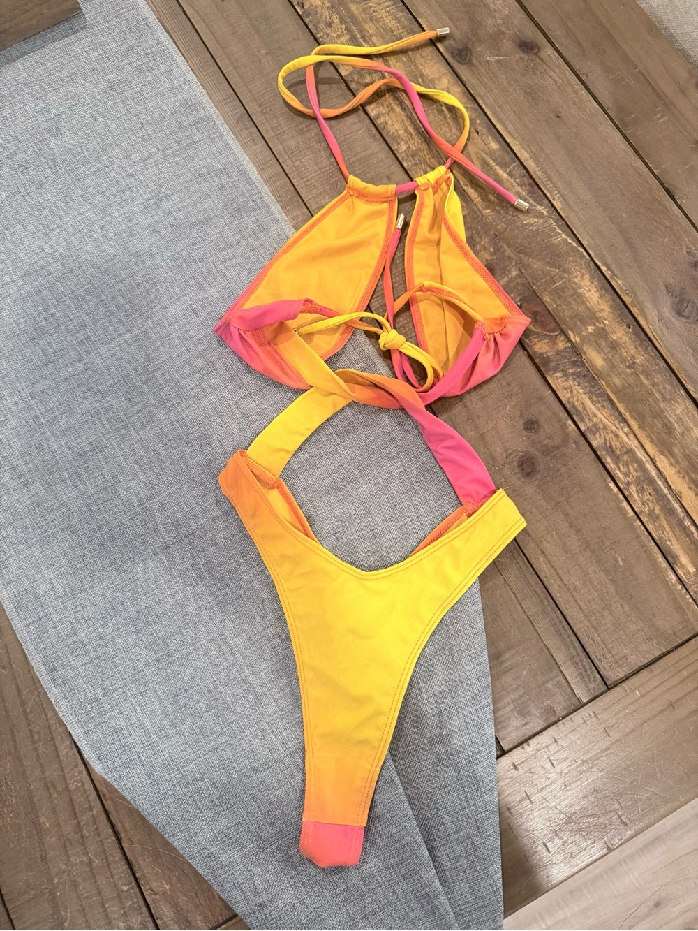 Kylie Jenner one piece swimsuit - Picture 2 of 5